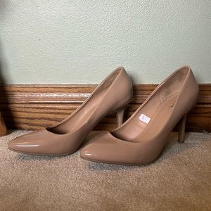 Neutral nude beige classic closed toe heel